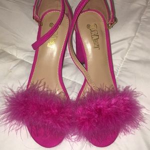 Fluffy pink high heels! 💕